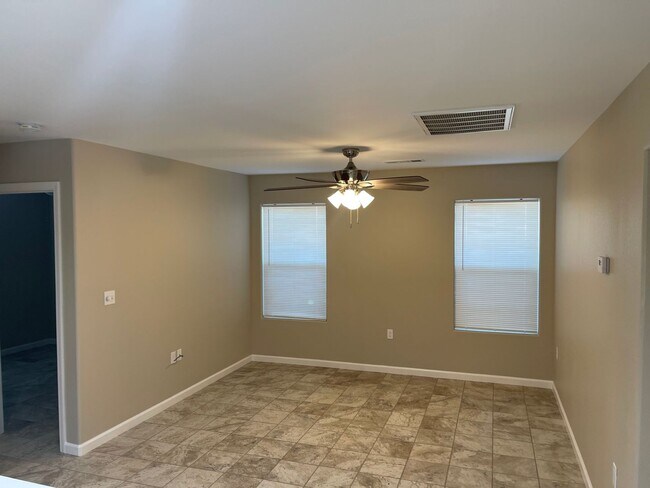 Foto del edificio - 354 1/2 S. G ST- 3 BEDROOM 1 BATH- EXETER