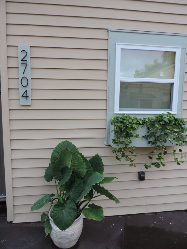 Foto del edificio - 2704 E Washington St