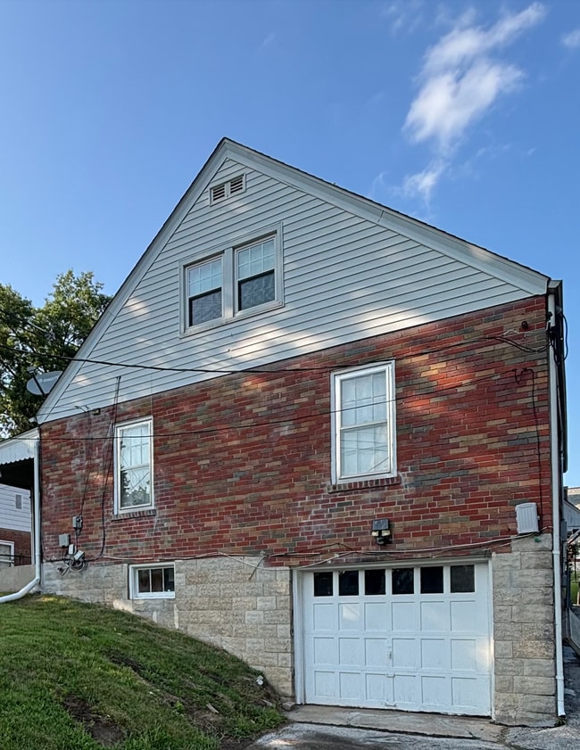 Building Photo - 7134 Farley Ave