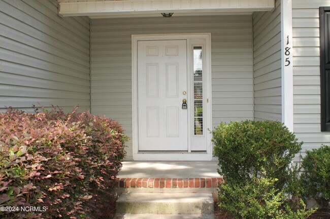 Building Photo - 185 Pecan Ln