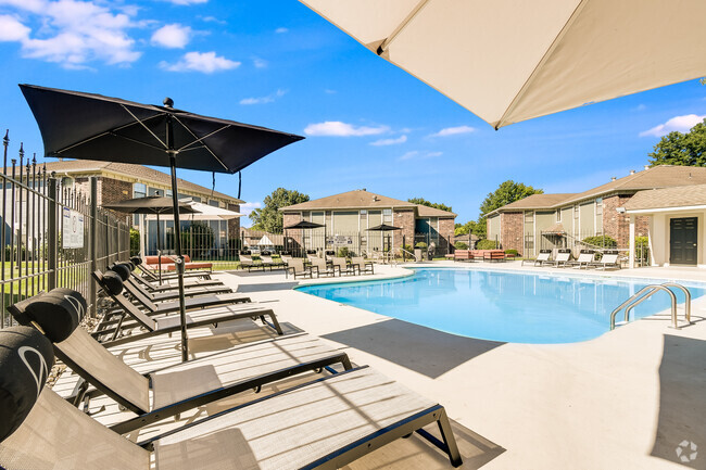 Poolside Lounge - The Arbor Apartments and Townhomes