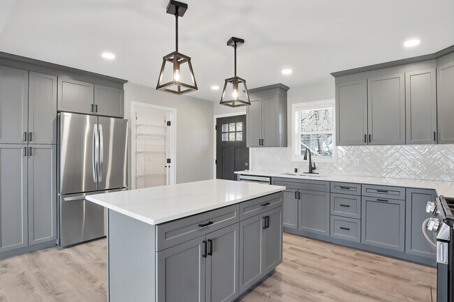 Foto del edificio - 6582 Lakeside Rd