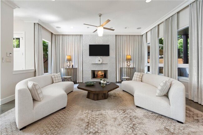 Foto del edificio - 5010 Finley Dr
