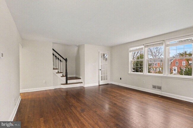 Foto del edificio - 1546 Putty Hill Ave