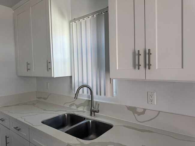 Foto del edificio - 170 1/2 Garret Avenue