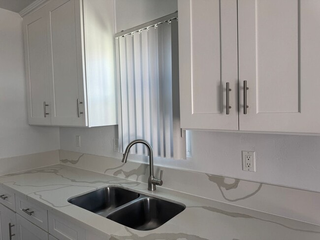 Building Photo - 170 1/2 Garret Avenue