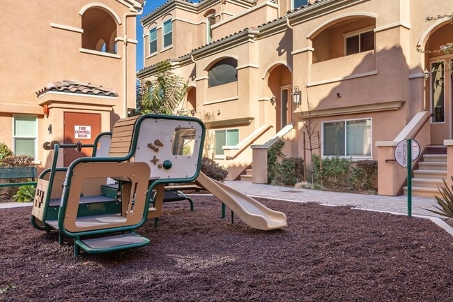Building Photo - Chula Vista - Adorable 3 Bedroom 3 Bath To...
