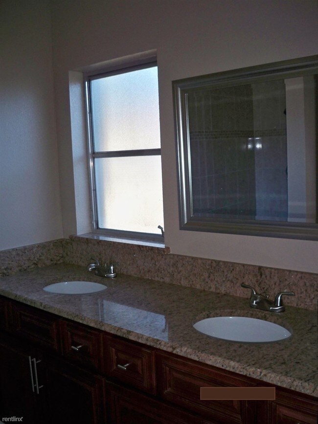 Foto del edificio - 5008 Darden Ave