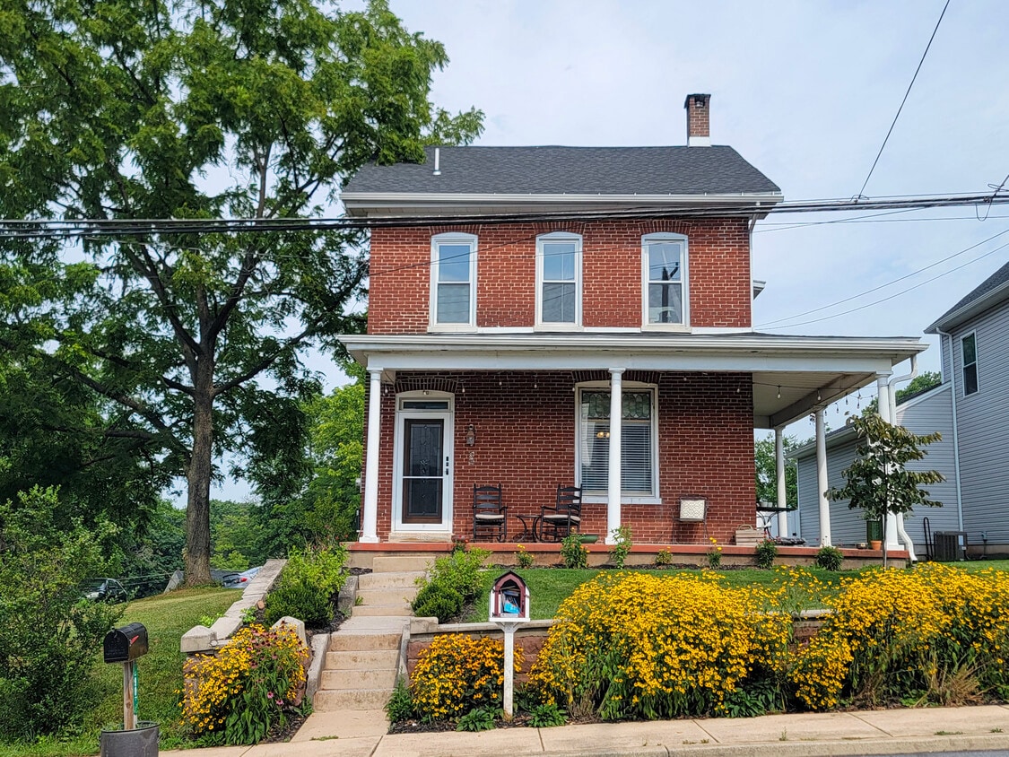 Primary Photo - 90 N Reamstown Rd
