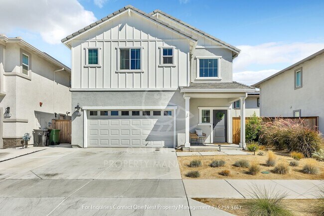 Building Photo - Brand new 3 bedroom 2.5 bathroom in West L...