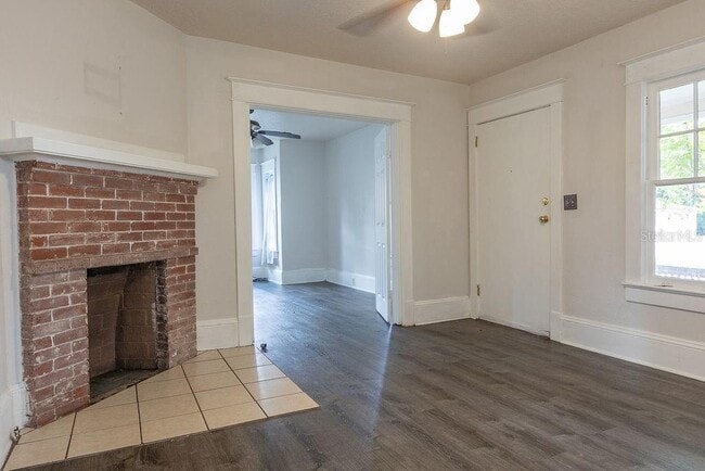 Building Photo - 118 S Garfield Ave