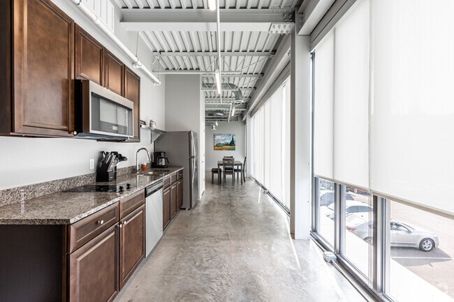 3BR, 2BA - 1271 SF - 6@Park