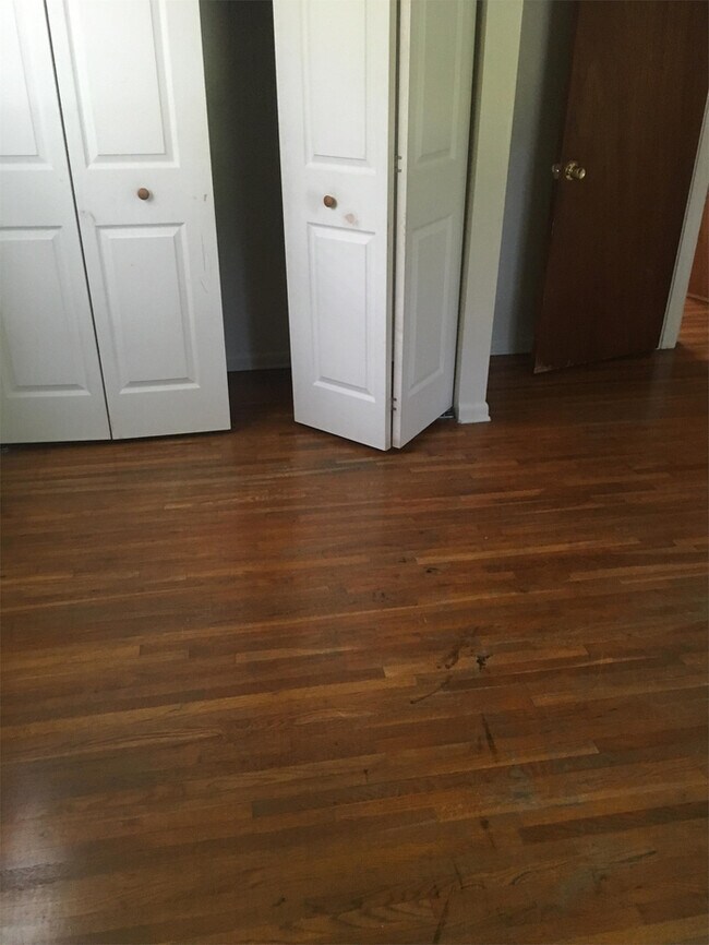 Building Photo - 3 Bedroom split in Scottfield