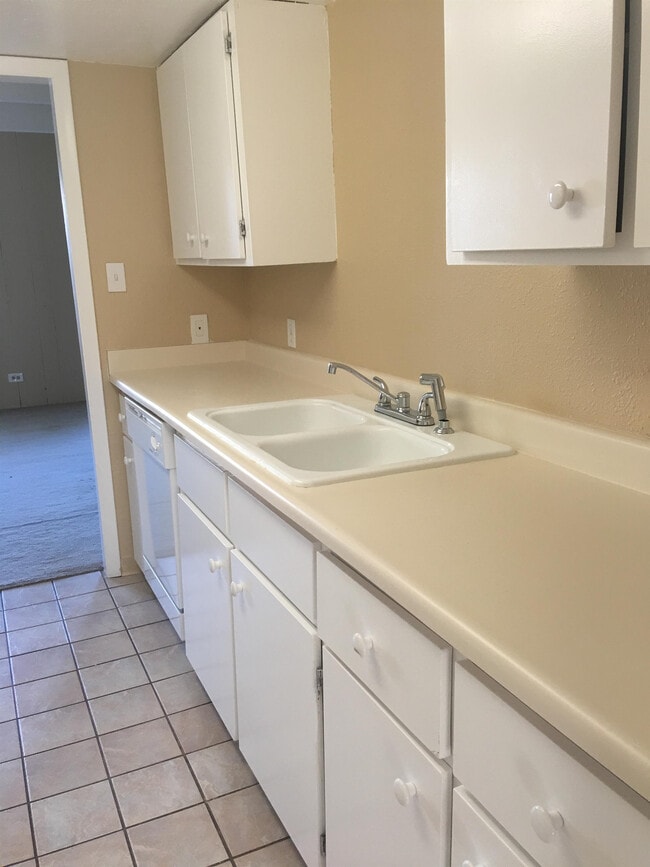 Building Photo - 9995 E Harvard Ave