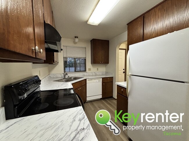 Foto del edificio - Comfortable Upstairs 2 Bedroom 2 Bath Rental in Private Community Near Fircrest!