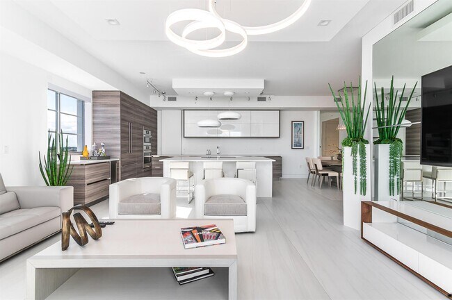 Building Photo - 155 E Boca Raton Rd