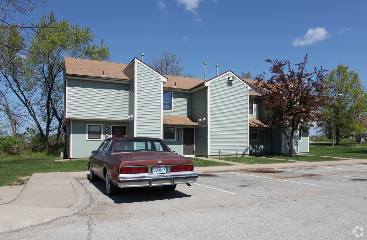 Primary Photo - Jefferson Manor Apartments