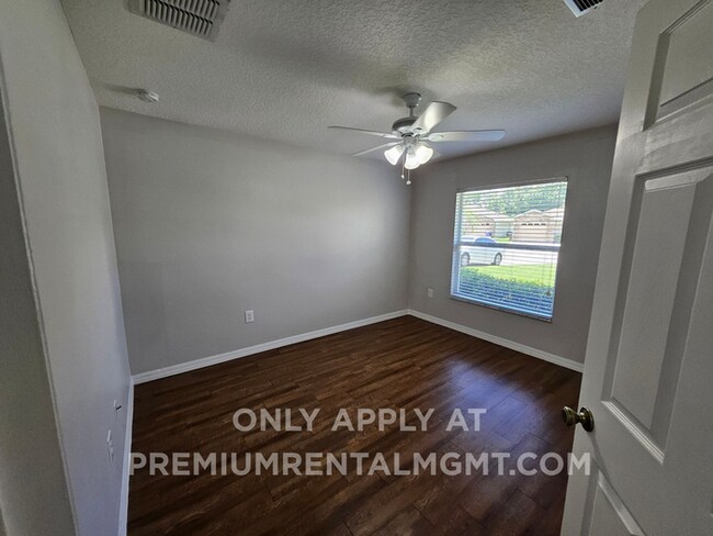 Building Photo - Beautiful Townhome in St Cloud !