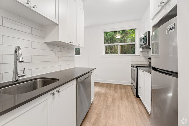 Interior Photo - 619 Woodbine Avenue