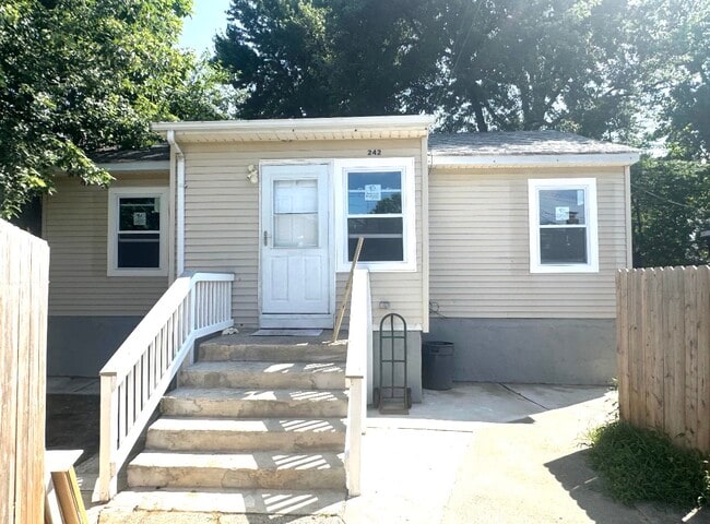 Building Photo - 242 Seabreeze Ave