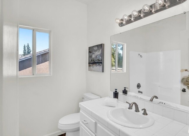 Building Photo - 1122 Alpine Ct