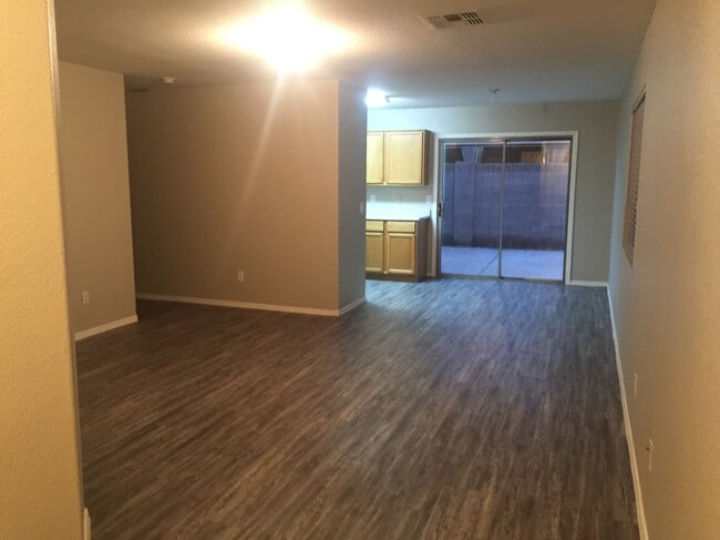 Building Photo - 865 E Monteleone St