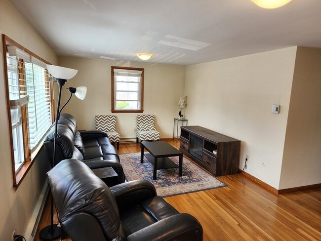 Building Photo - 9 Wollitzer Ln