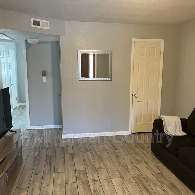 Foto del edificio - 1313 E 48th St