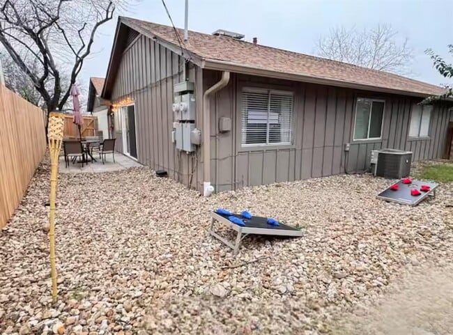 Building Photo - 9011 Quail Valley Dr
