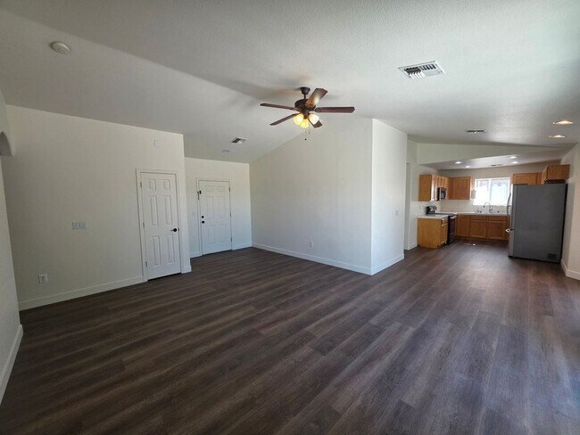 Building Photo - 2086 Jamie Rd