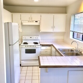 Building Photo - Available Now! 2BDRM/1.5BATH CONDO IN SAN DIEGO