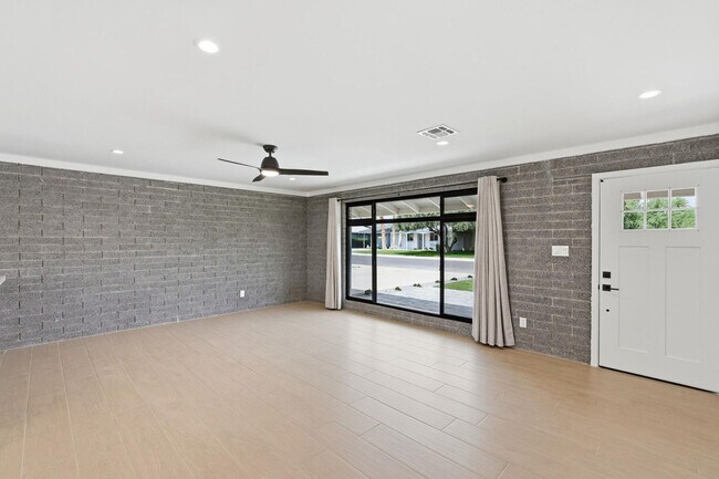 Building Photo - 7421 E Princeton Ave