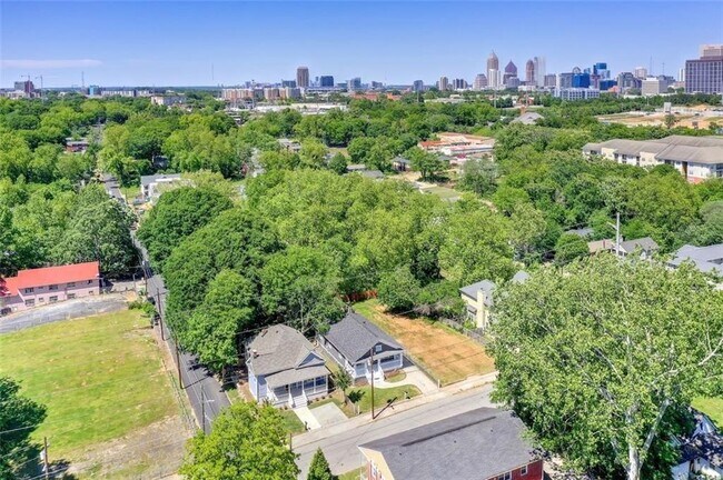 Foto del edificio - 679 Jones Ave NW