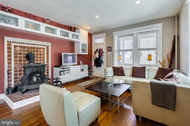 Building Photo - 149 1/2 Shurs Ln