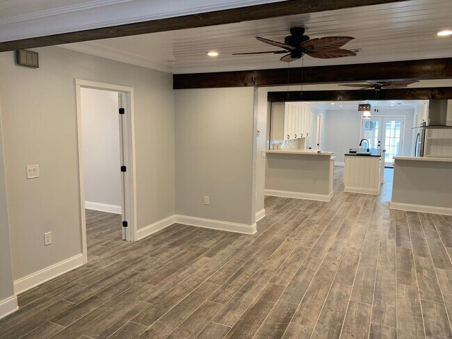 Foto del edificio - Beautifully renovated home!