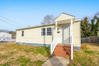 Building Photo - 401 Settlers Landing Rd