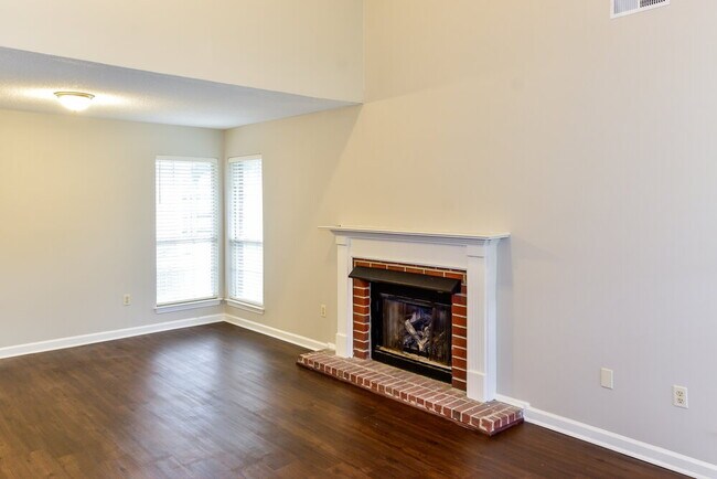 Foto del edificio - 5885 Southridge Dr