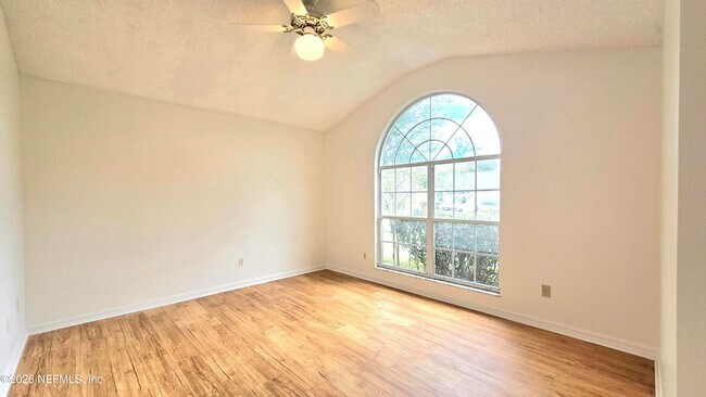 Foto del edificio - 8636 Charlesgate Cir N