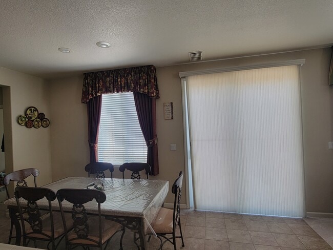 Building Photo - 1322 Paseo Belleza