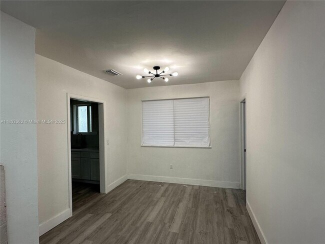 Foto del edificio - 2034 NW 69th Ter