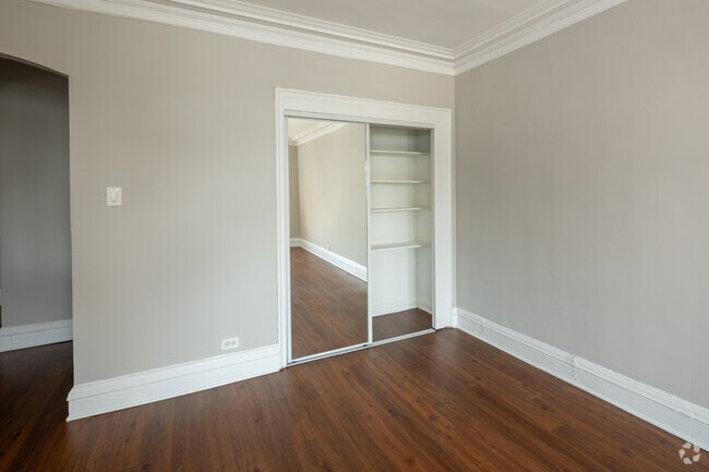1HAB, 1BA: 875 ft² - Mayfair Apartments