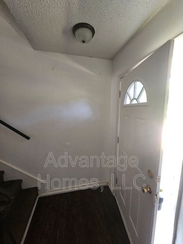 Building Photo - 715 N 70th Terrace