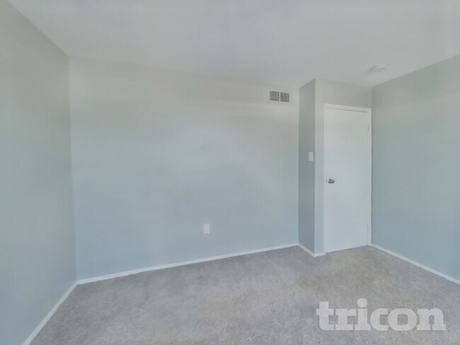 Foto del edificio - 12345 Bonfire Dr