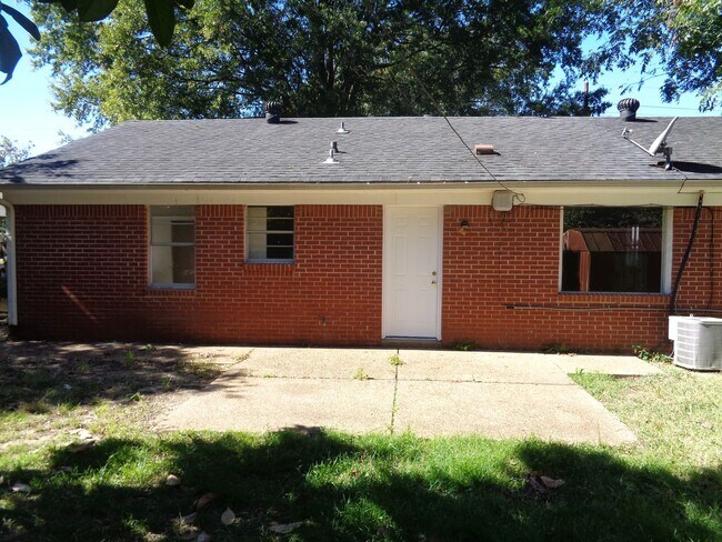 Foto del edificio - 8506 Booneville Dr