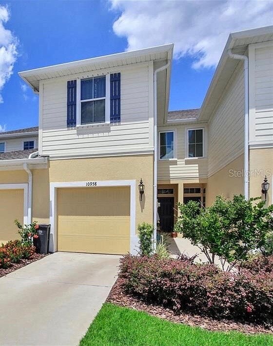 Entrada - 10958 Verawood Dr