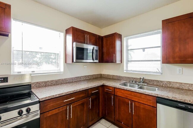 Foto del edificio - 998 NW 202nd St