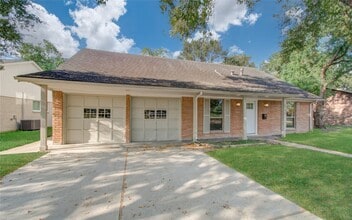 Building Photo - 5746 Cartagena St