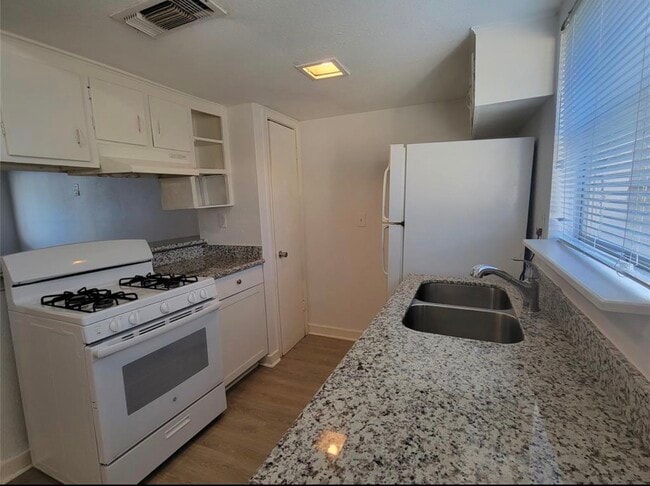 Foto del edificio - 806 Danna St