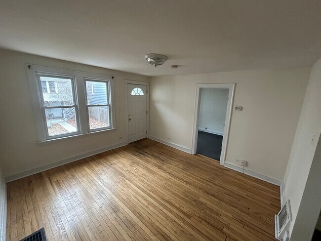 Foto del edificio - 4843 N Oakley Ave