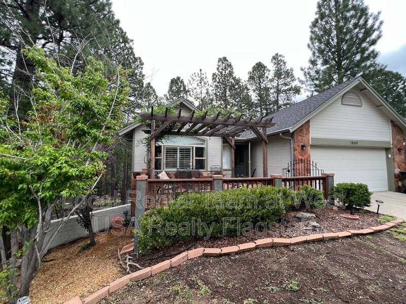 Primary Photo - 1698 W University Heights Dr N